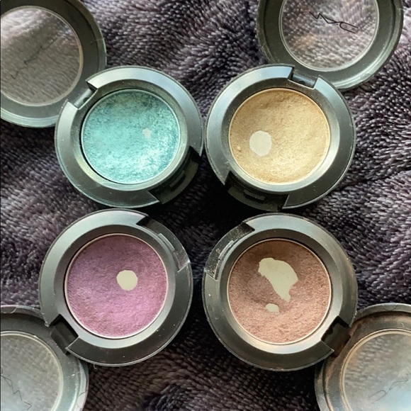 MAC Cosmetics Eyeshadow Set of 10 + Eyeliner - Picture 3 of 6